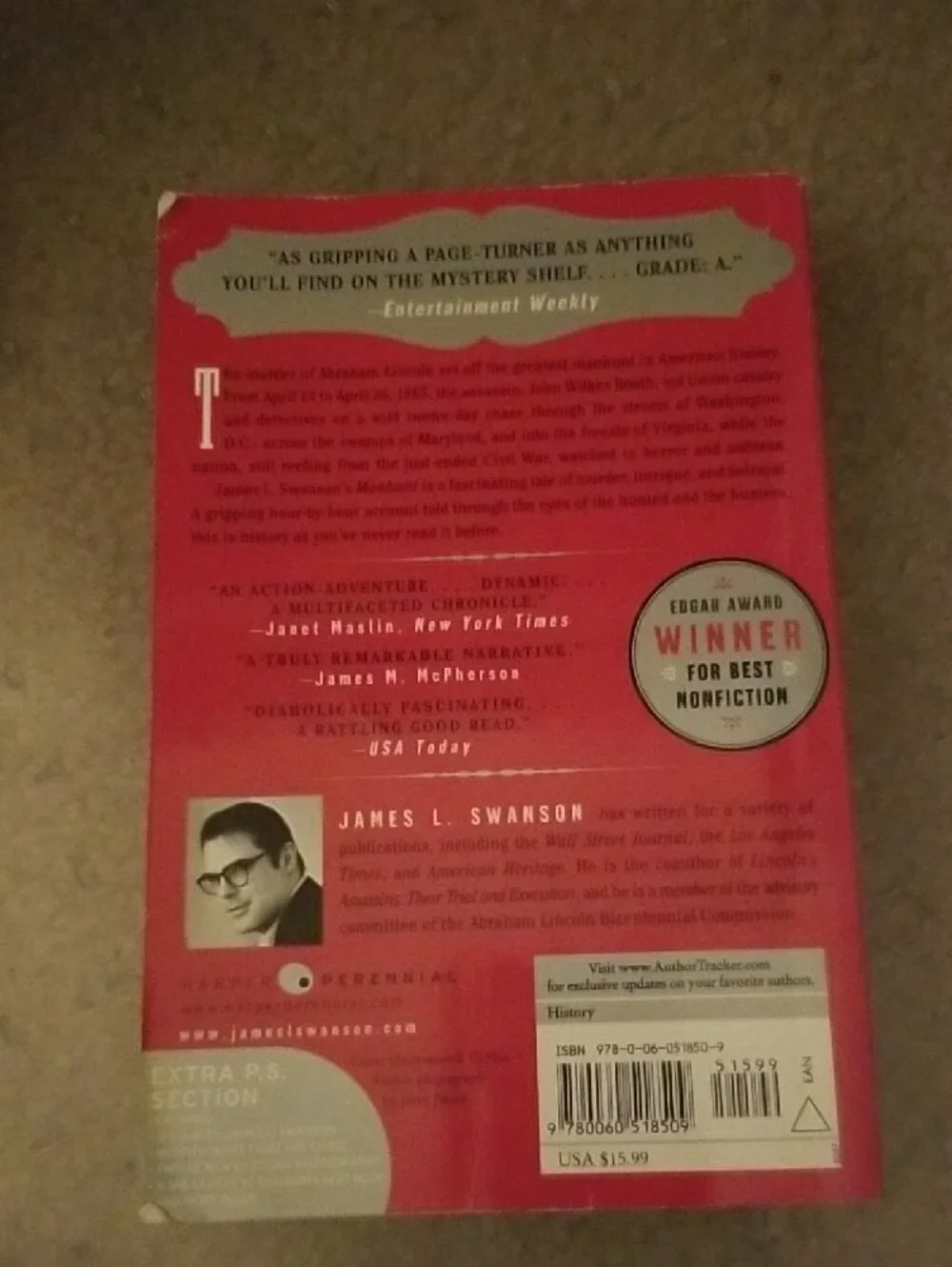 Manhunt by James L. Swanson - Red Paperback
